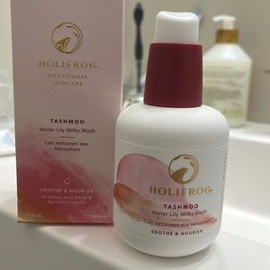 Holifrog tashmoo water lily milk wash